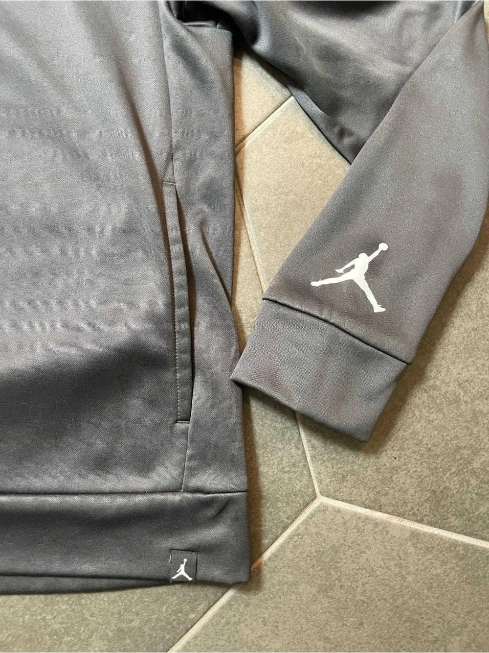 Jordan sleek hooded